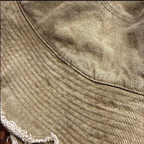 New Urban Outfitters Scalloped Bucket Hat One Size - Picture 6 of 7